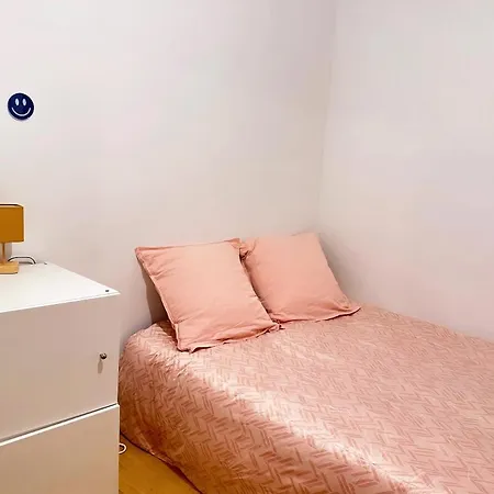 Cozy 3 Bedroom Dans Republique * Paris